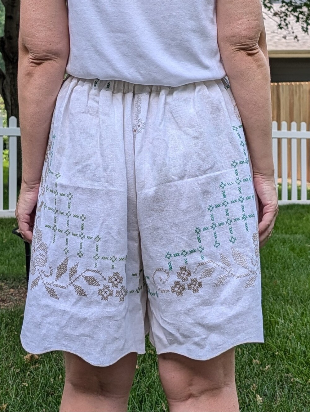 one of a kind LINEN SHORTS made from a cross stitched tablecloth S - Picture 5 of 12